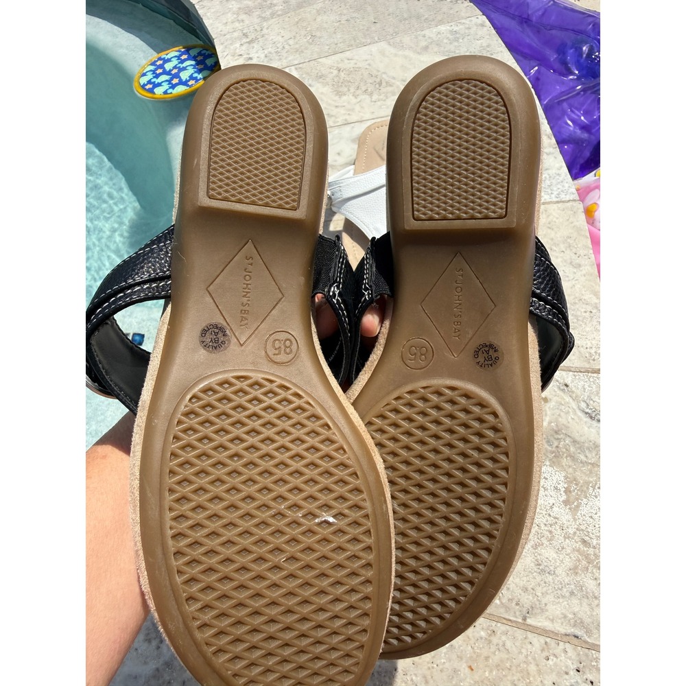 St Johns Bay Zan Womens 8.5 Thong Sandals Memory Foam Black White 2 Pair Bundle - Picture 3 of 8